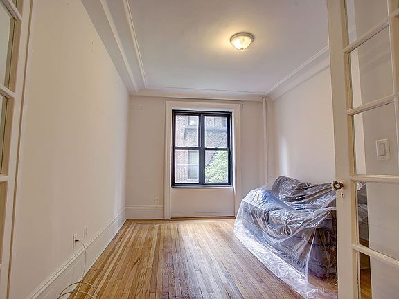 3rd image of 158 W 81st St APT 22