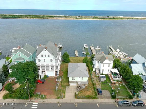 22 Shrewsbury Avenue, Highlands, NJ 07732