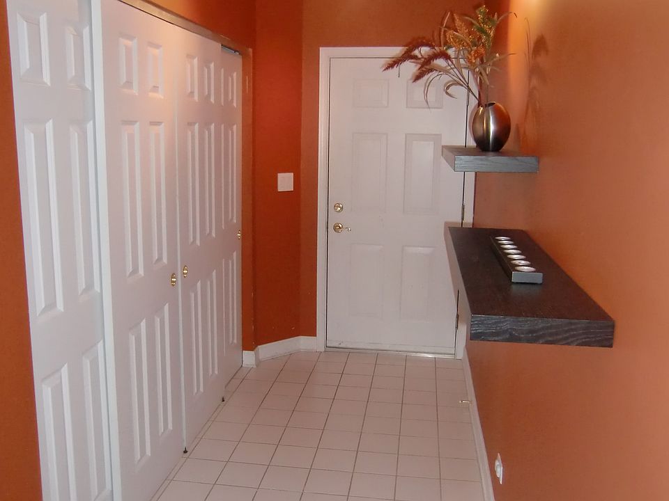Front hallway and closet.