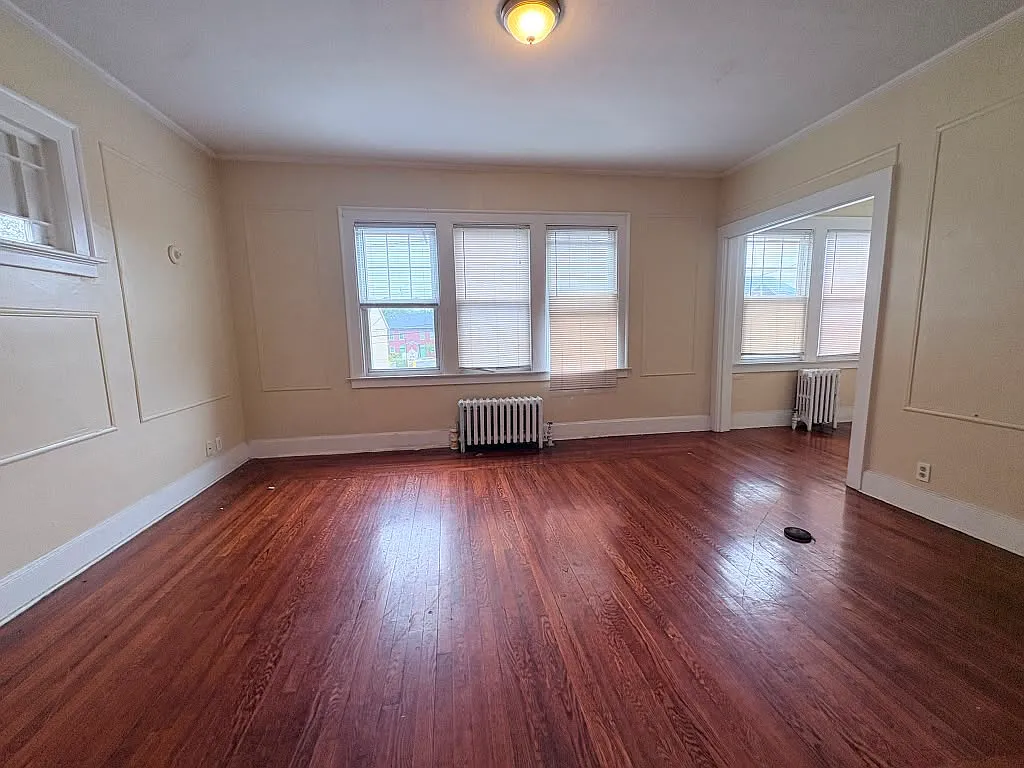 4 bed, $2,050 — Photo 4