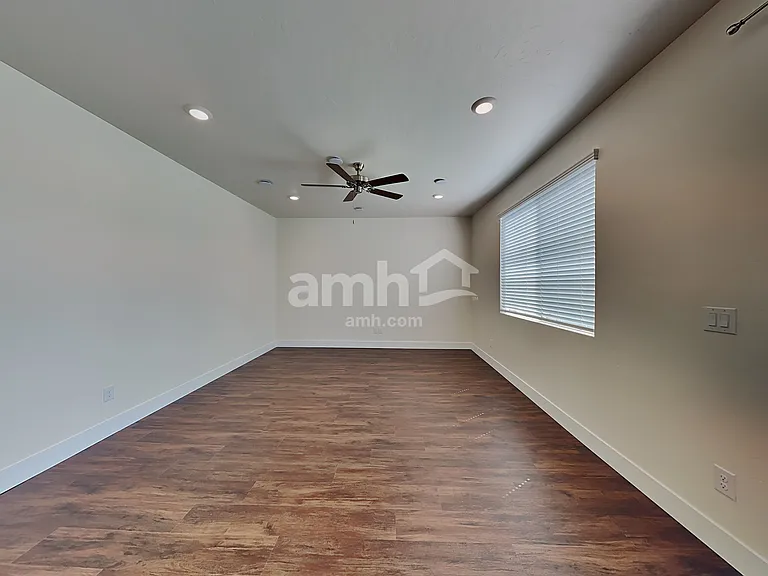 955 Moorside Ave — Photo 5