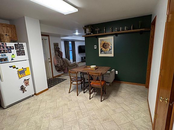 3rd image of 523 2nd St SW