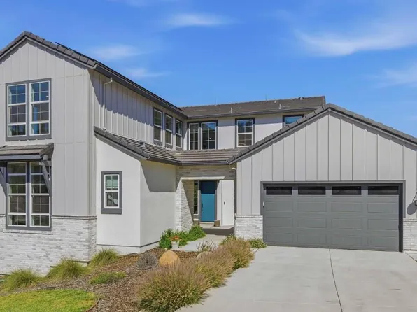 451 Canyon Creek Dr, Auburn, CA 95603