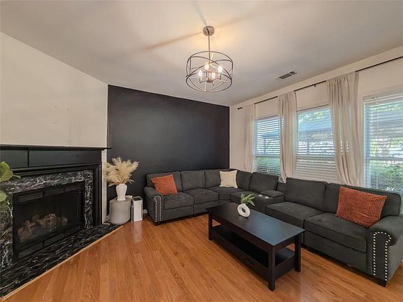 2nd image of 2965 Briaroak Dr