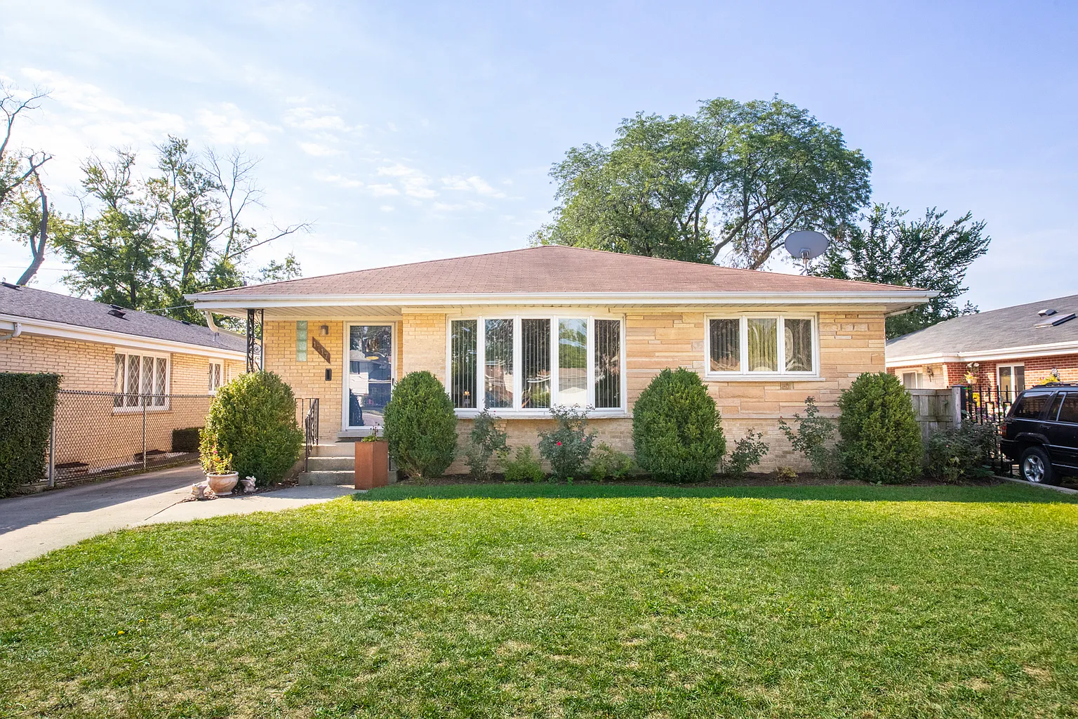 1717 Oakton St photo 1