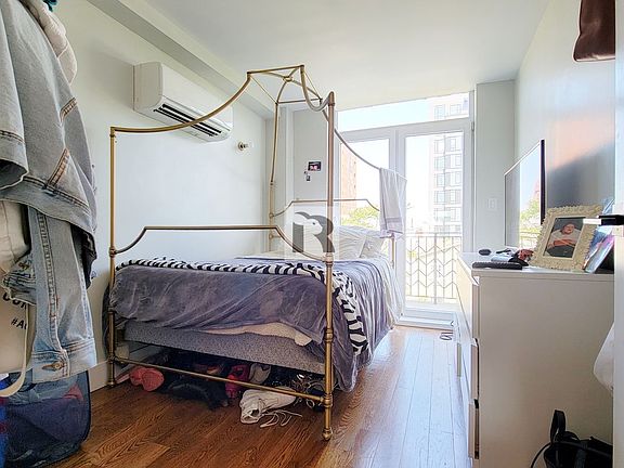 3rd image of 241 Suydam St #4L
