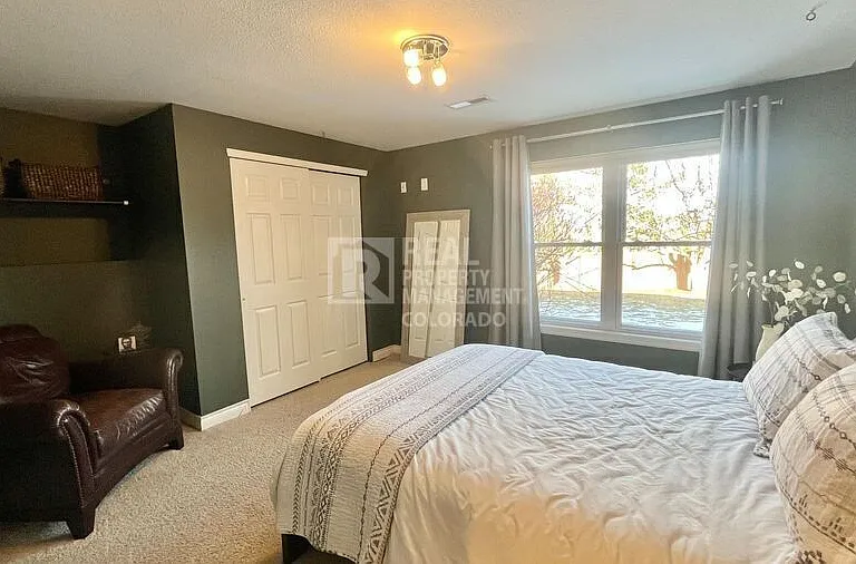 10134 Spring Water Ct — Photo 42