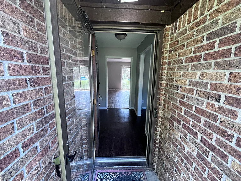 215 Berkshire Cir — Photo 5