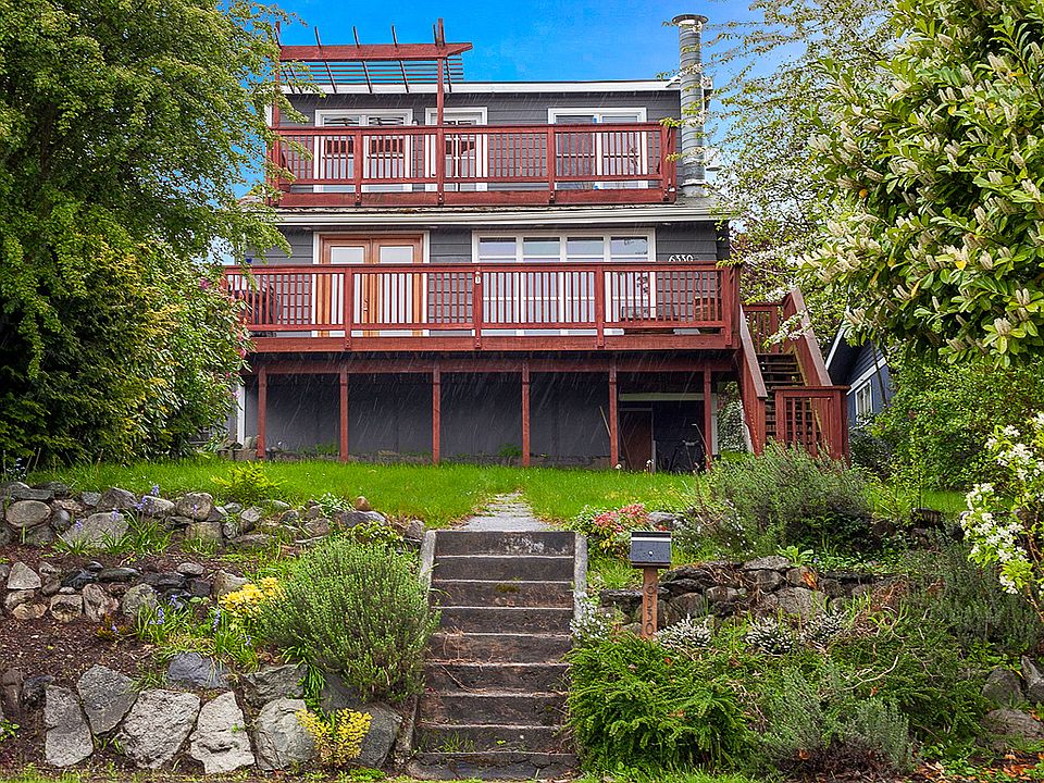 Front of house, BIG deck