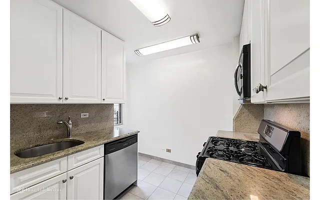 Rented by Douglas Elliman | media 17