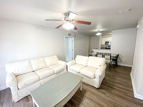 3rd image of 921 SW Depot Ave APT 405