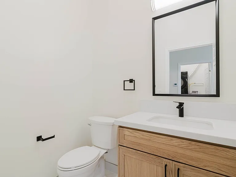 1079 E Elmwood Ave — Photo 29