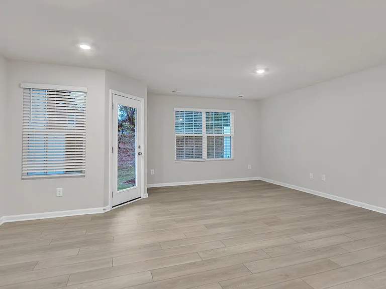 808 Harper St — Photo 4