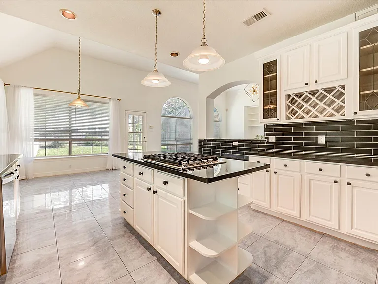 8803 Memorial Creek Dr — Photo 28