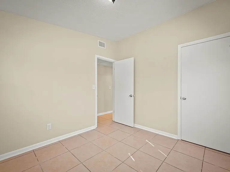 909 Westgate Dr — Photo 24