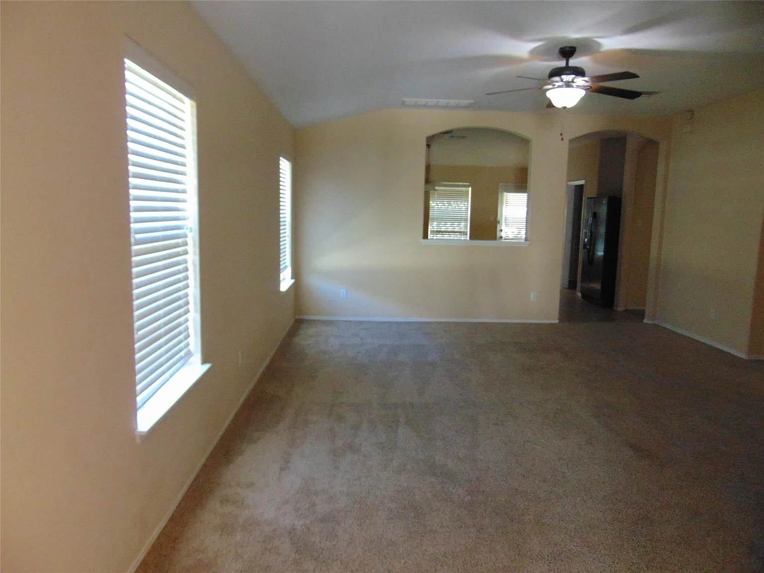 3 bed, 2.0 bath, 1704 sqft, $1,795 — Photo 3