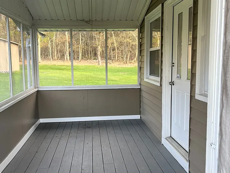 548 Mountain Rd — Photo 2