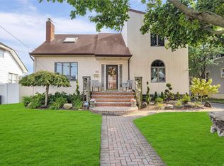 59 W Cortland Ave, Oceanside, NY 11572