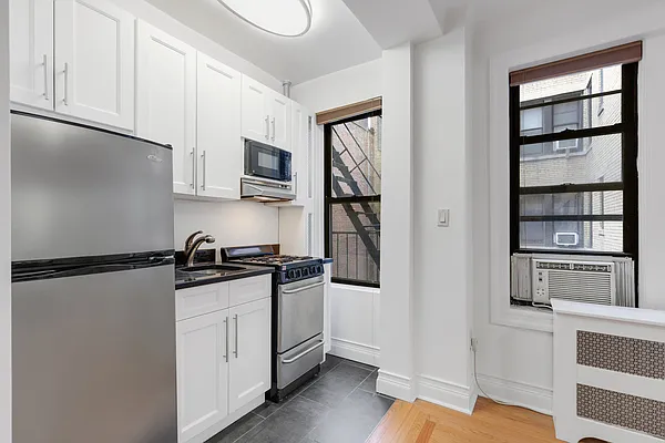 Rented by Cooper & Cooper Real Estate | media 10