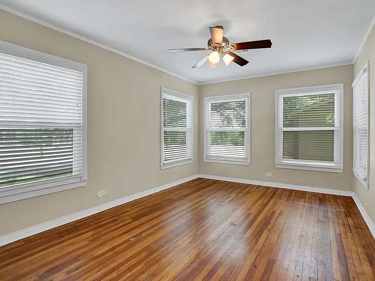 436 W Holland St — Photo 9