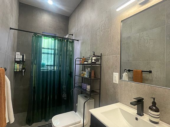5th image of 419 16th St #17