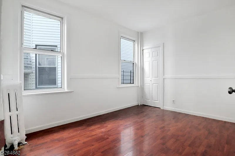 3 bed, 1.0 bath, $2,500 — Photo 4