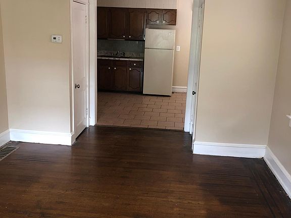 3rd image of 328 Clifton Ave