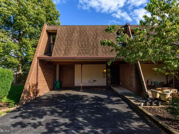 706 Cedar Ridge Ln, Mechanicsburg, PA 17055