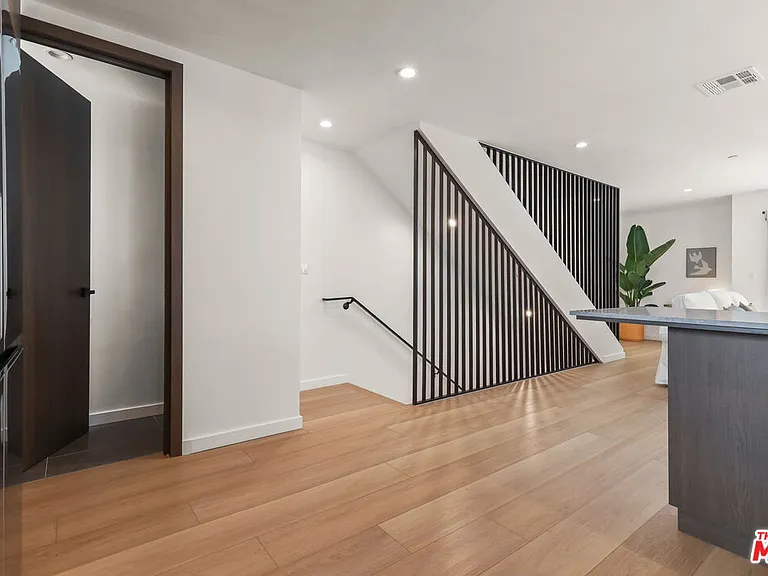 921 N Mariposa Ave — Photo 16