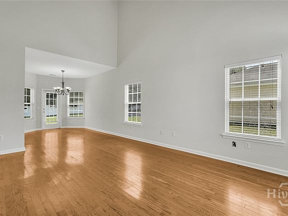 4th image of 145 Red Oak Dr