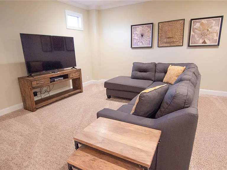 702 Mariners Cir — Photo 21