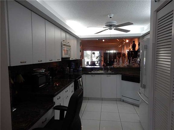 3rd image of 7401 Granville Dr #101