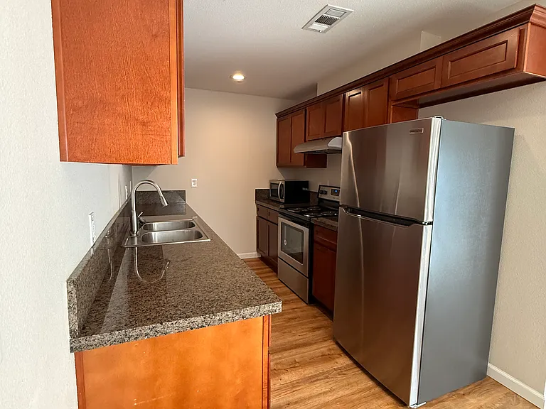 1352 Drake Dr #D — Photo 7