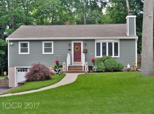 61 Walnut St, Oakland, NJ 07436