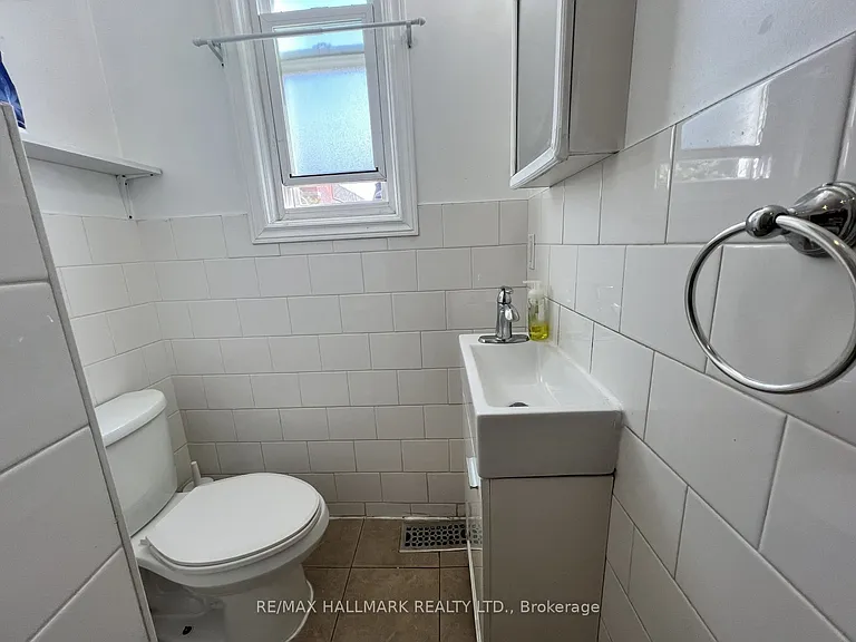374 Dundas St E #2 — Photo 10