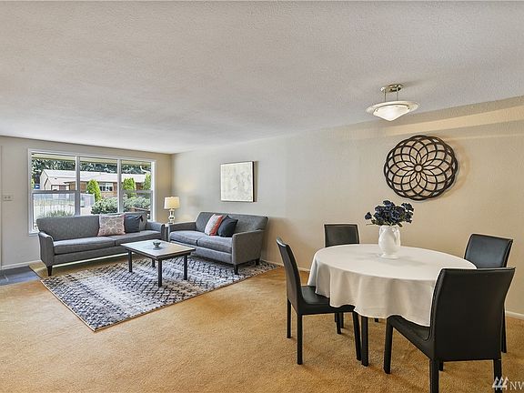 This space is light and bight thanks to a large picture window in the living room, overlooking the front yard. You'll appreciate that all of the home's windows have been upgraded to vinyl double-panes!