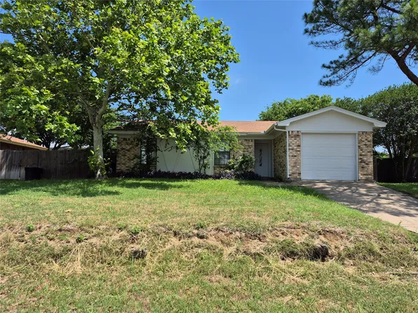 825 Springhill Dr, Burleson, TX 76028
