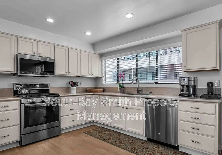 420 Palos Verdes Blvd — Photo 14