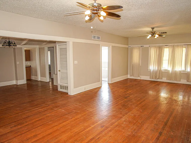 7600 Franklin Dr #EL — Photo 2