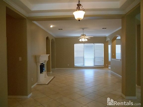 4th image of 1101 Royal Oaks Dr