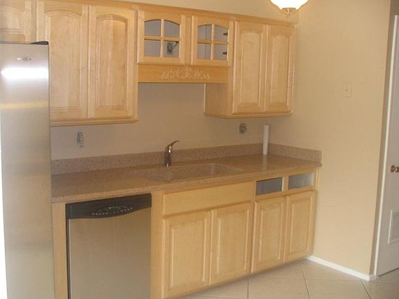 3rd image of 1308 E Butler Dr