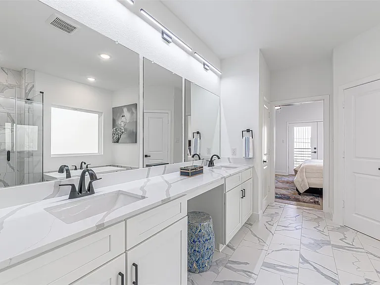 7806 Comal St #B — Photo 17