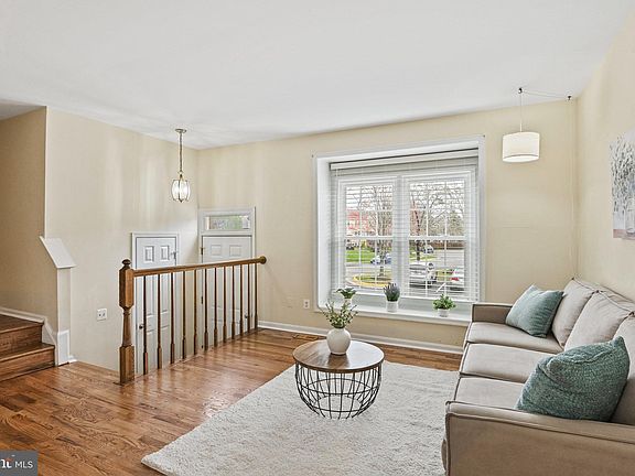 4th image of 1435 Bluemont Ct