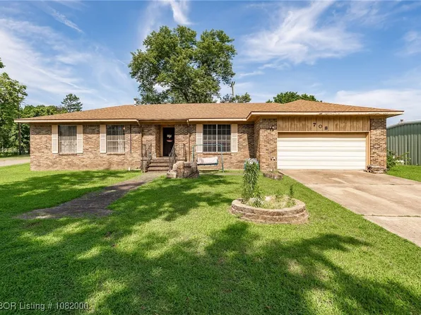708 Main St, Arkoma, OK 74901