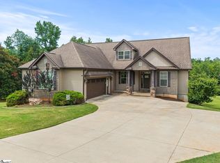 22 Meadowglen Pl, Greer, SC 29651