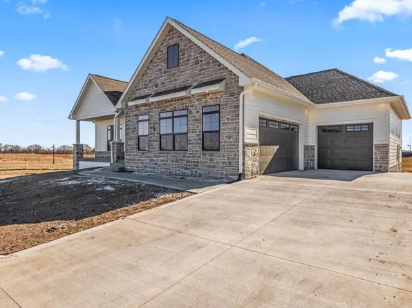 17964 Tanglewood Dr, Clive, IA 50325