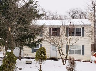 1896 Pinecrest Ct, Tobyhanna, PA