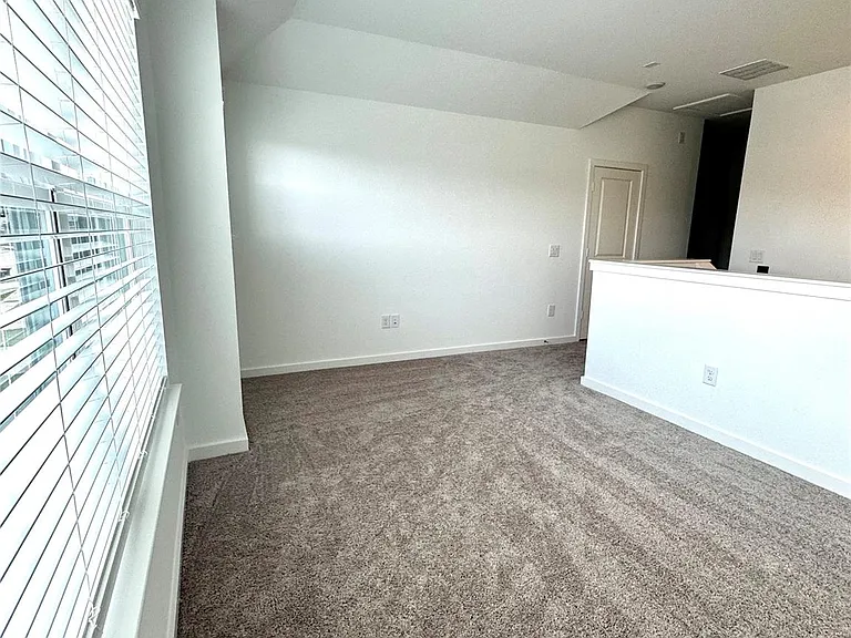 18106-18106 Zemira Ln — Photo 14