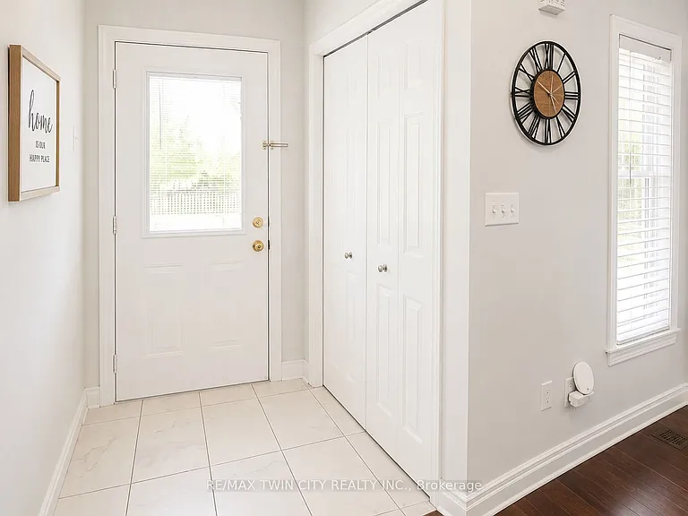 212 Colton Cir — Photo 3