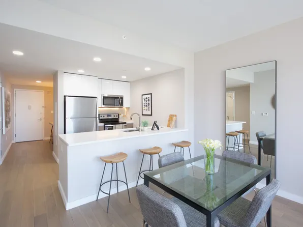 25 Park Lane South image 2 of 26